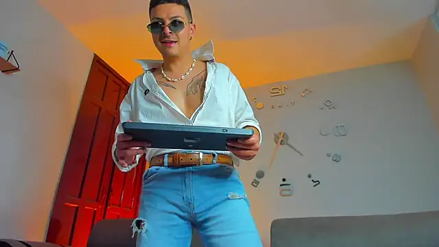 XXX chat uživo modela Leo_Hunt_