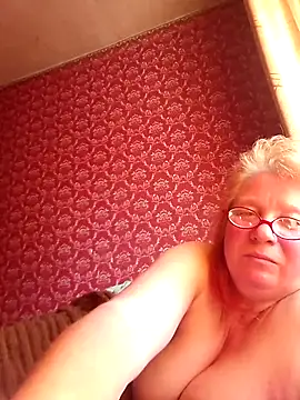 SquirrelFine – Naživo XXX chat