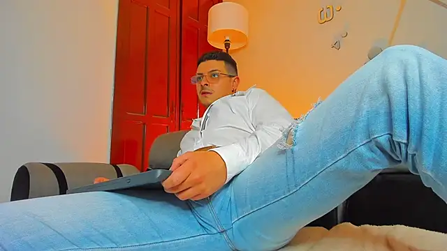 XXX chat uživo modela Leo_Hunt_