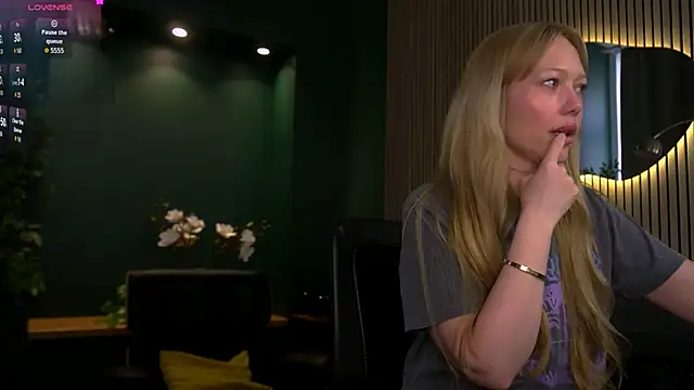 _Mila_Luna_'s Live XXX Chat