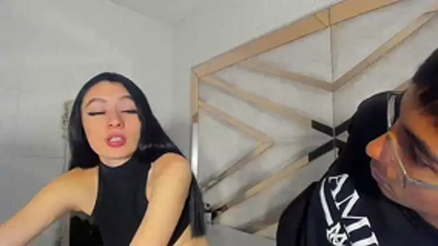LoganNRose live XXX chat