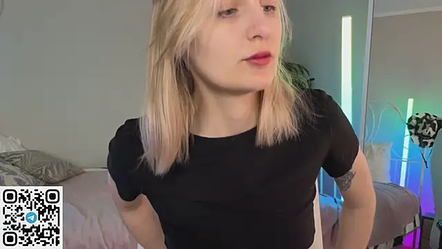 _Vikky_Moon_'s Live XXX Chat