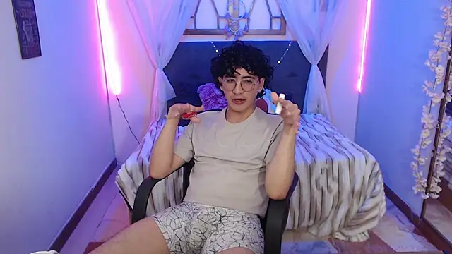 Elliot_23 live XXX chat