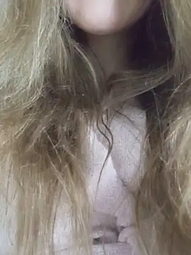 KattyLuuu élő XXX-chatje