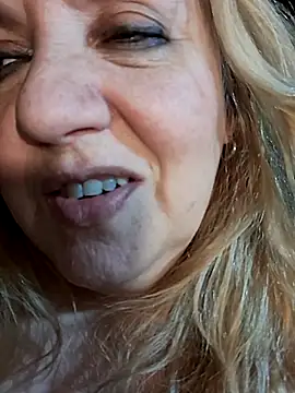 Chat +18 de JennyInVegas ao vivo