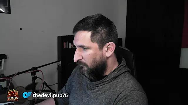 DevilPup75_ élő XXX-chatje
