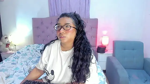 Chat +18 de Latinabombsheell ao vivo