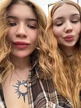 FlashTitsRoyal élő XXX-chatje