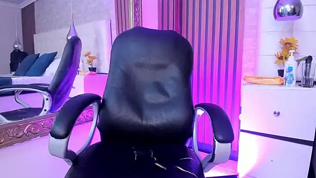 XXX chat uživo modela KyleeSmiith