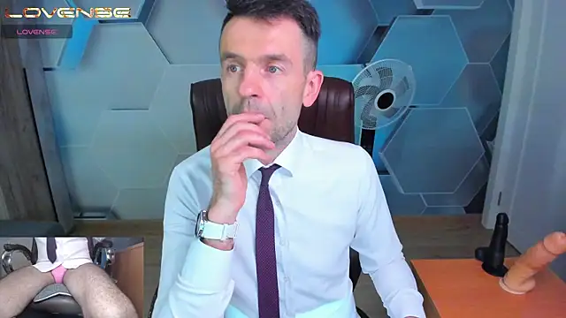 XXX chat uživo modela SteveTiger