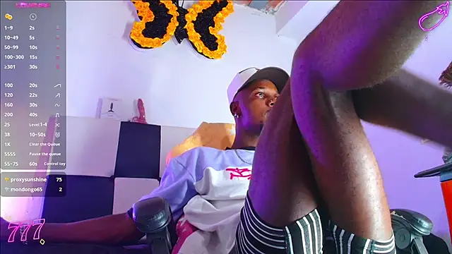 Aroonsexyboy's Live XXX Chat