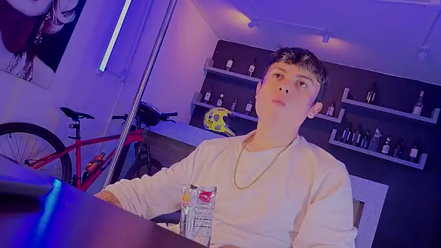 צ'אט XXX בשידור חי של angel_still_