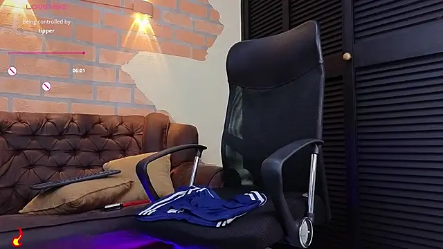 MR_EITHAN's Live XXX Chat