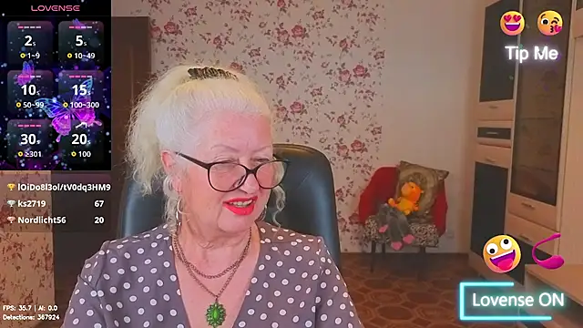 Maya_Mayflower's Live XXX Chat