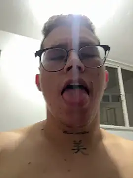 Kurtxxx22 Webcam-Show