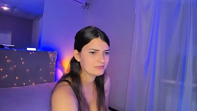 Laura_Leee Adlı Modelin Canlı XXX Sohbeti