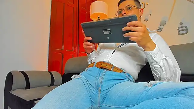 Leo_Hunt_ Live XXX-chat