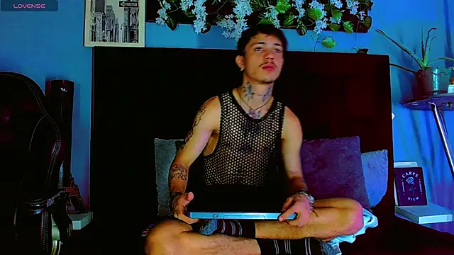 Онлайн чат XXX HannibalLester