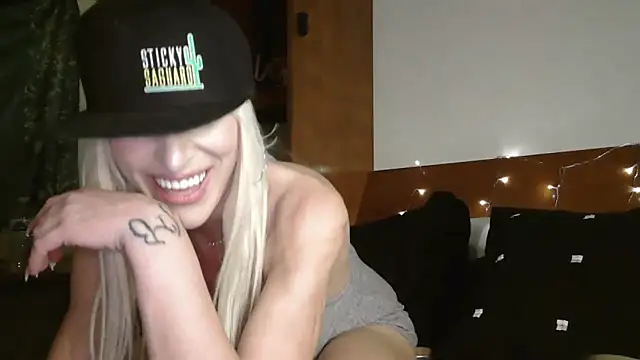 blondebaddiesummer40 Live XXX-Chat