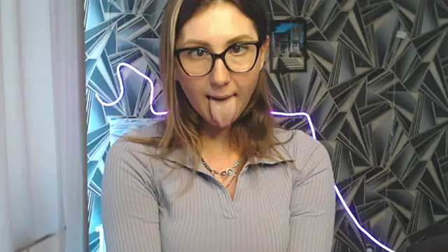 צ'אט XXX בשידור חי של NikkiKiss___