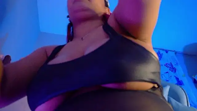 دردشة NicolleTaylor الجنسية المباشرة