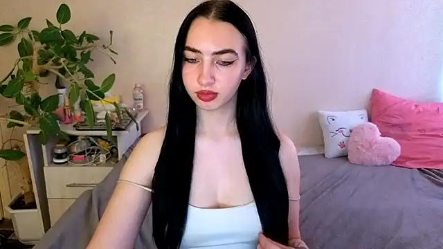 WildKittenX_ Adlı Modelin Canlı XXX Sohbeti