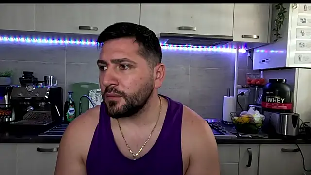 XXX chat uživo modela Gold_Alpha_Boy