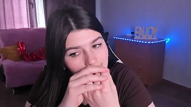צ'אט XXX בשידור חי של KisaModel