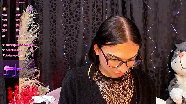Almaazz Adlı Modelin Canlı XXX Sohbeti