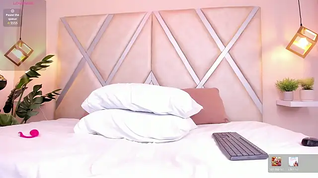 Clarentz live XXX chat