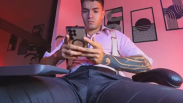 ALPHA_DOMINUS_ Show in webcam