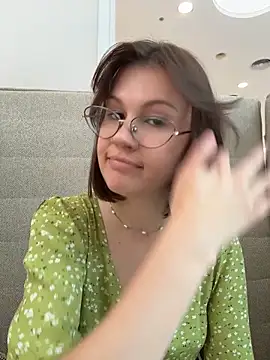 Chat +18 de RinaCat ao vivo