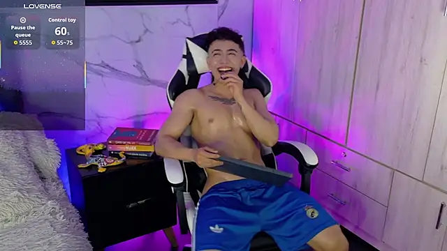 XXX chat uživo modela Saimonvela