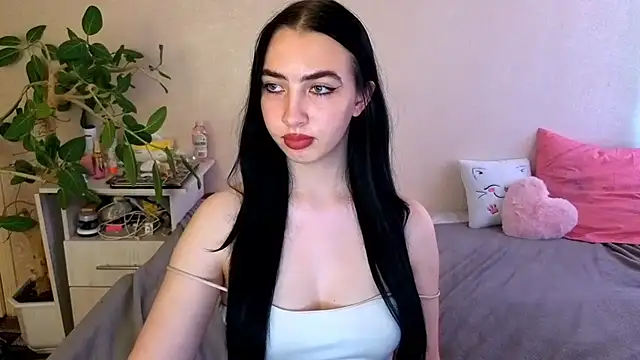 WildKittenX_ Adlı Modelin Canlı XXX Sohbeti