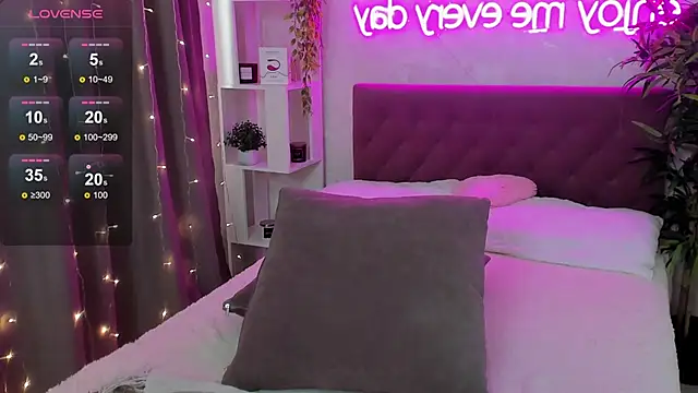 FeralPeach Adlı Modelin Canlı XXX Sohbeti