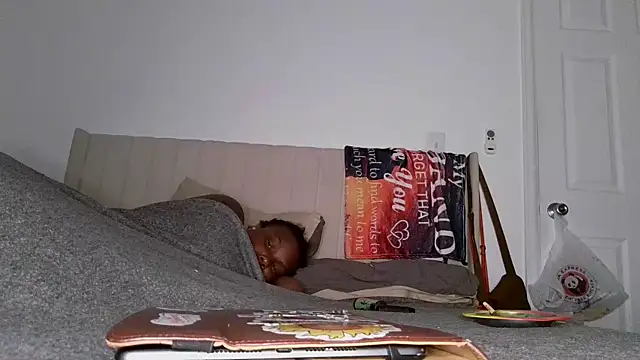 XXX chat uživo modela Tattedupdek