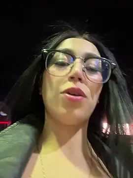 Lucy_699 – Naživo XXX chat