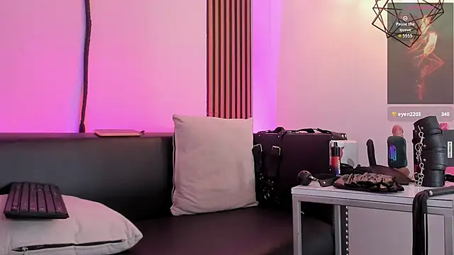 Maximoking26's Live XXX Chat