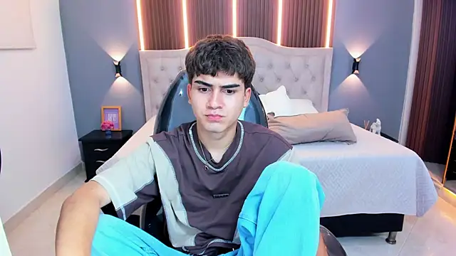 Tommy18__ Live XXX Chat
