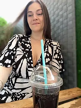XXX chat uživo modela CrazyTori