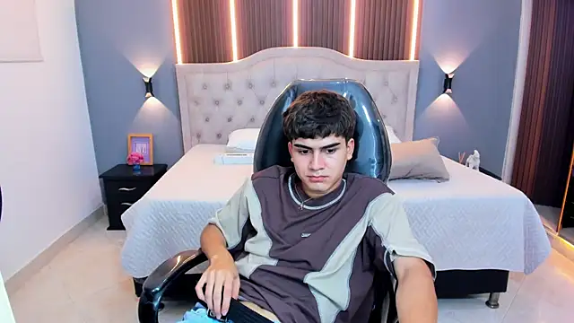 Chat XXX Live Tommy18__