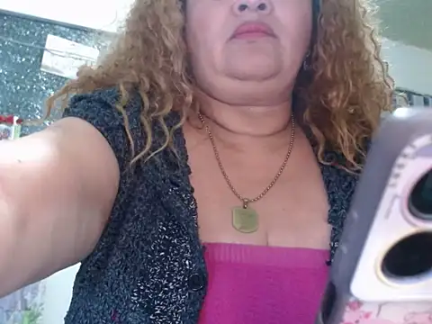 Perla1981-- live XXX chat
