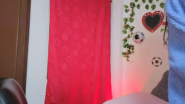 צ'אט XXX בשידור חי של PaulaCutexs