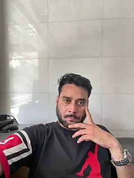 צ'אט XXX בשידור חי של VBRAWN01