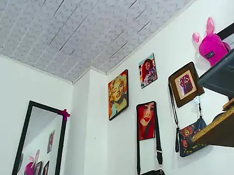 voguebichh Adlı Modelin Canlı XXX Sohbeti