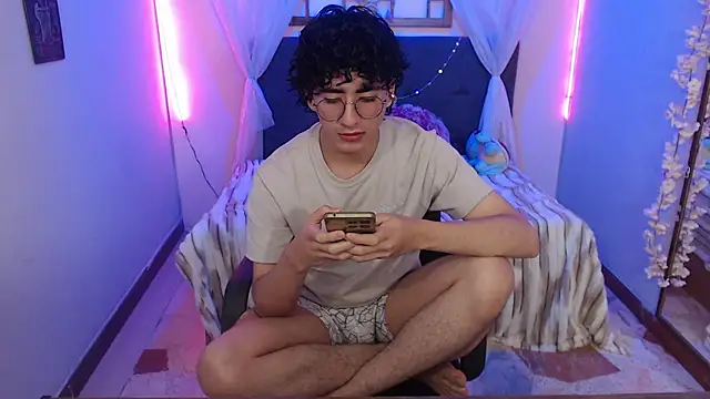 Elliot_23's Live XXX Chat