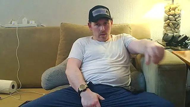 9VOLTT live XXX chat