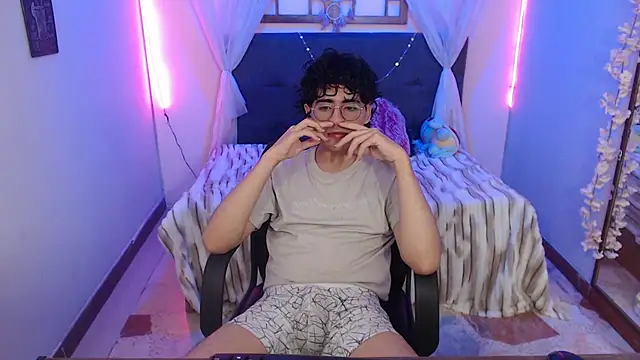 Elliot_23 live XXX chat