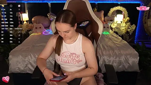 FoxyShyのライブXXXチャット