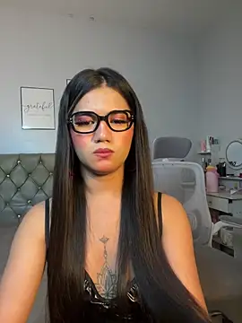 Chat +18 de JassmineLove ao vivo